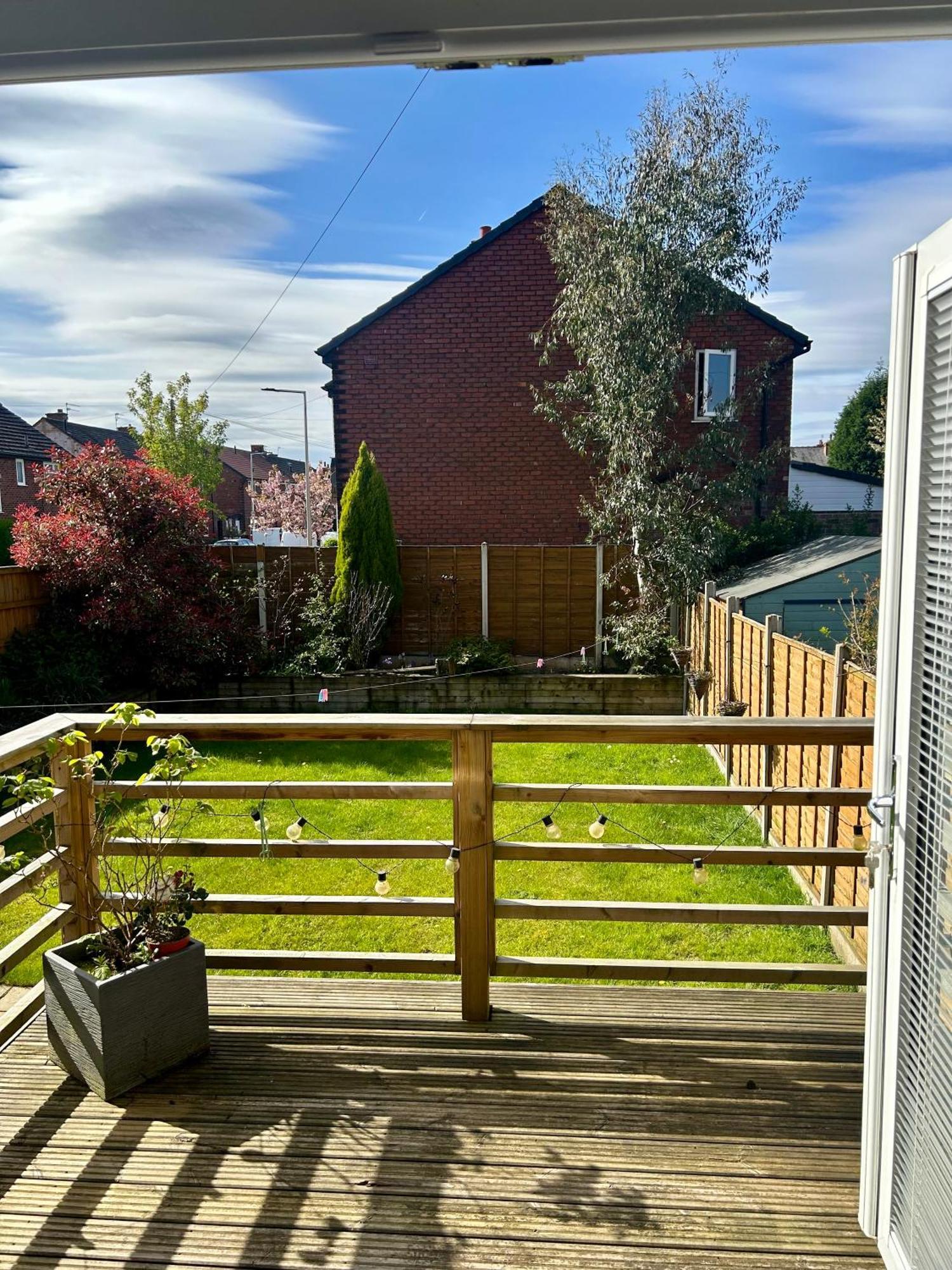 Lovely, Large Double Bedroom With Park View In Home Hazel Grove Exterior photo
